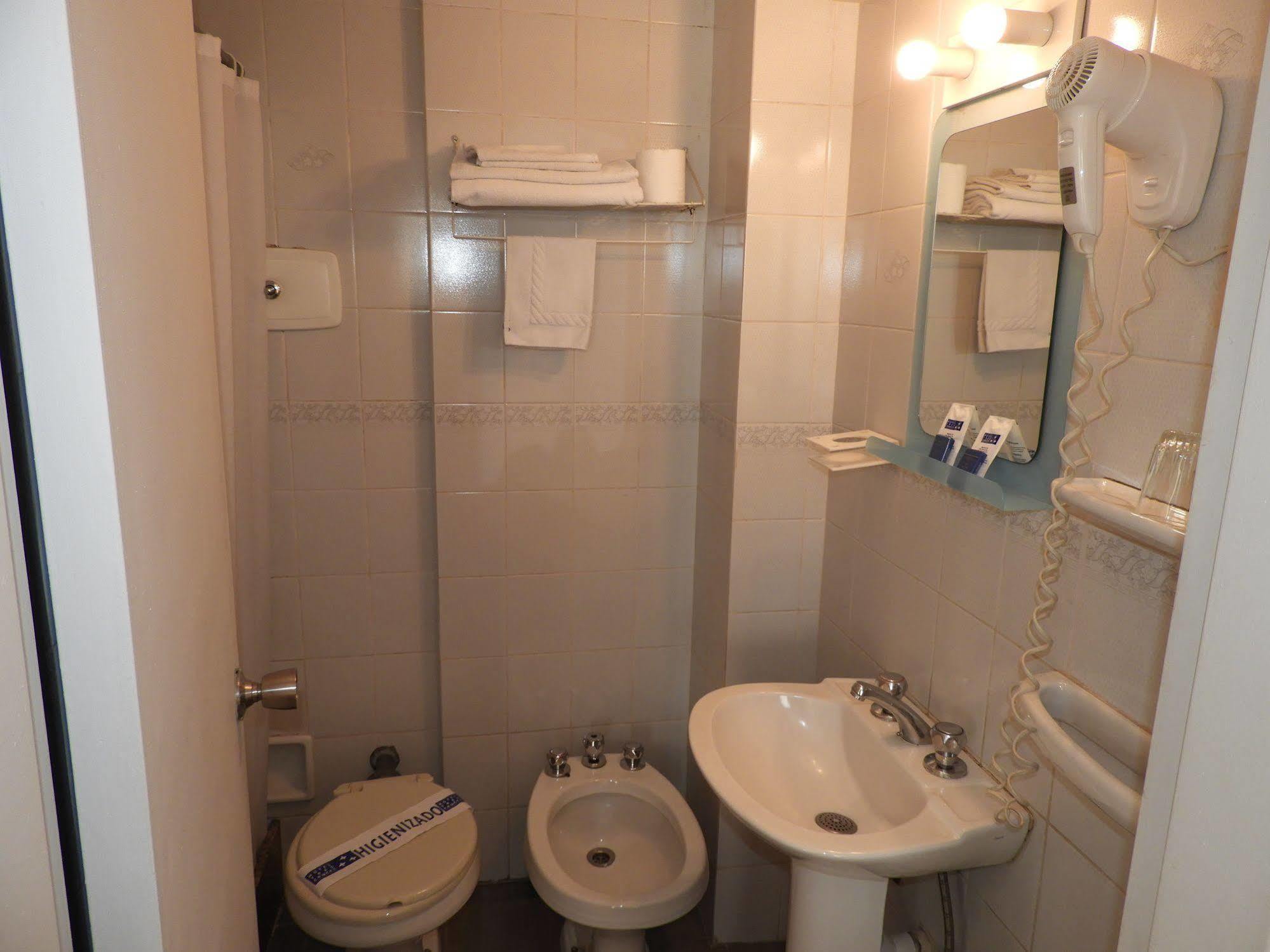 Hotel Tres Cruces Montevideo Ngoại thất bức ảnh